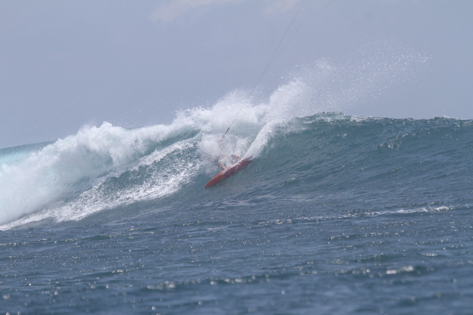 Reinoud carving a wave on a strapless kite surfboard at Lakey Beach